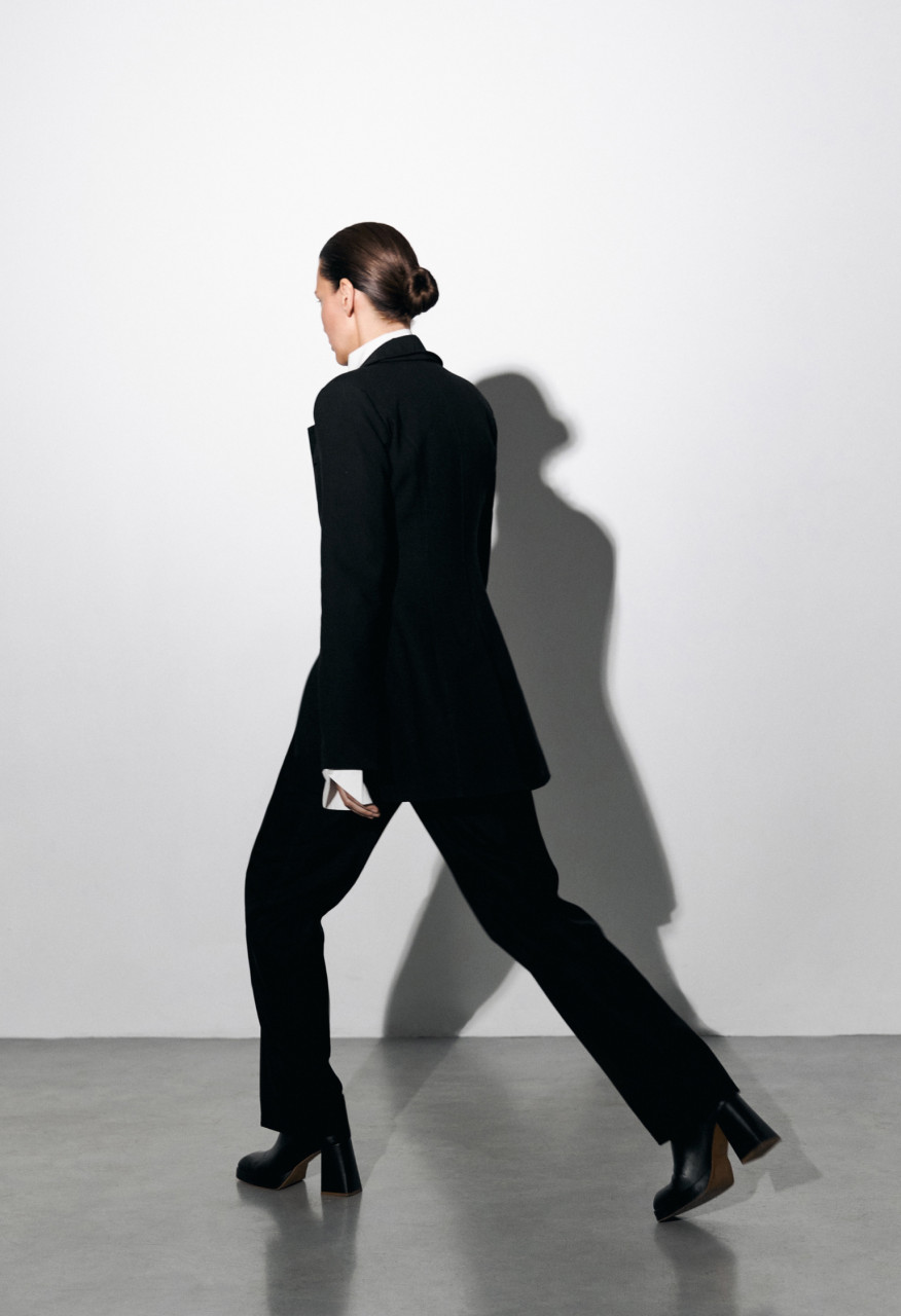 Accented waist suit