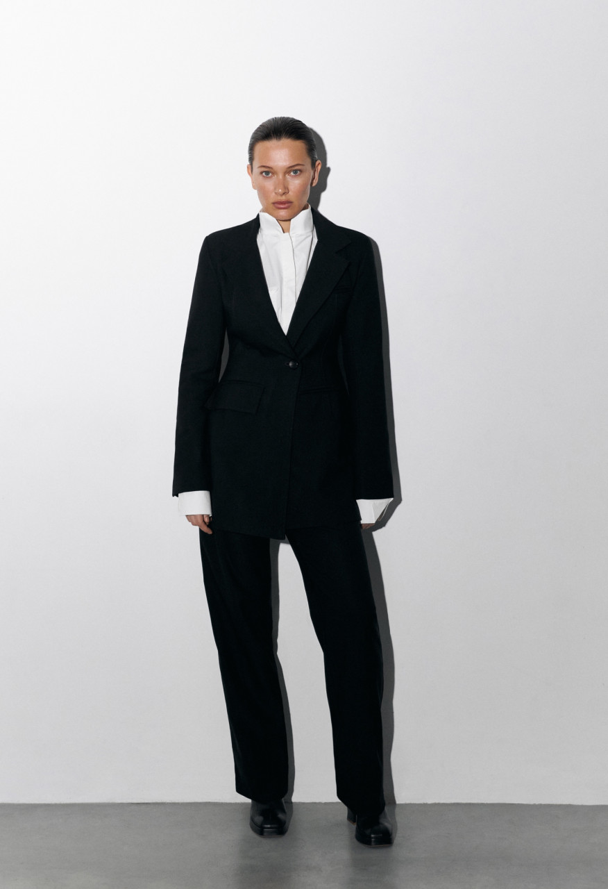 Accented waist suit