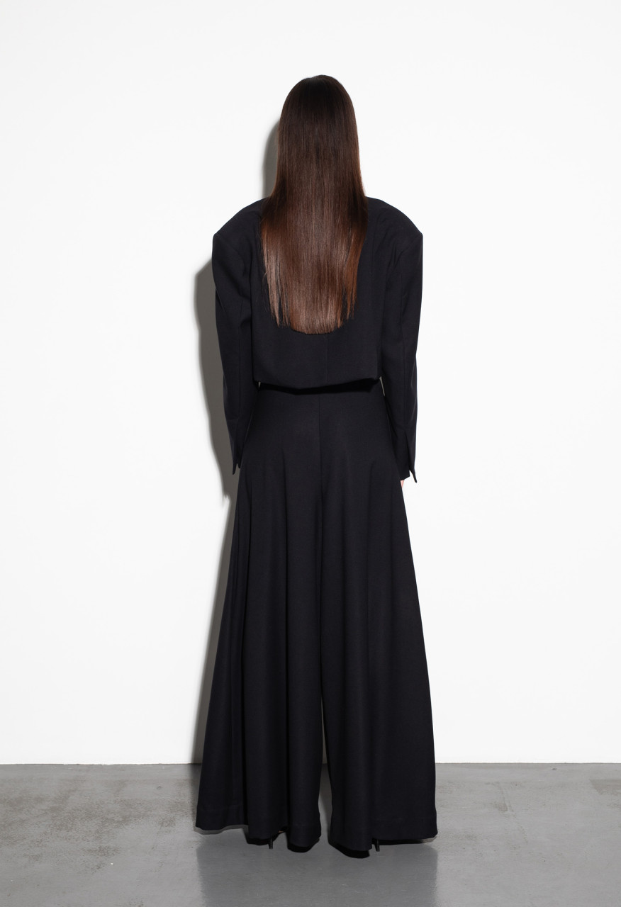Cropped jacket and skirt-trousers suit