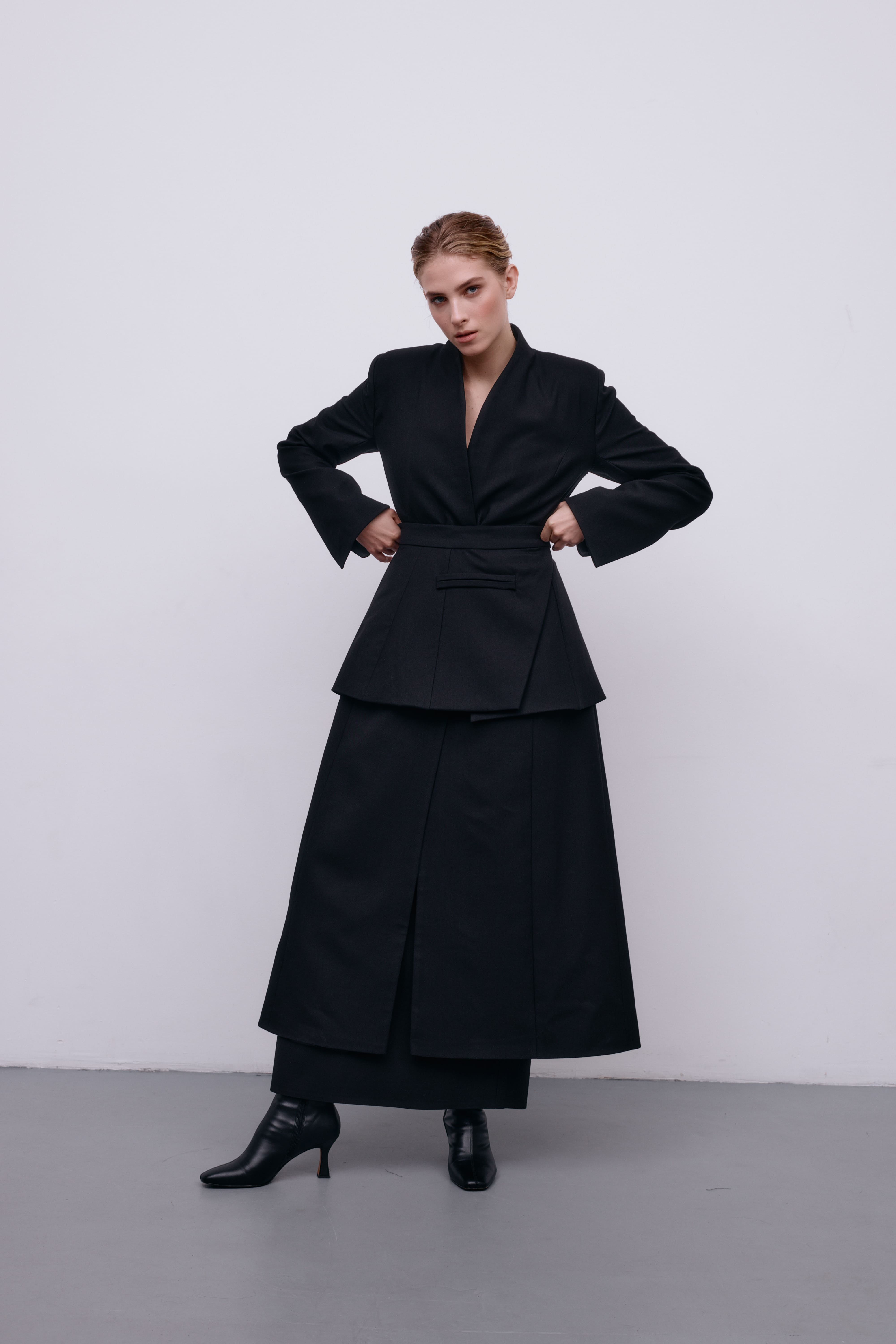 Flagman basque skirt in black