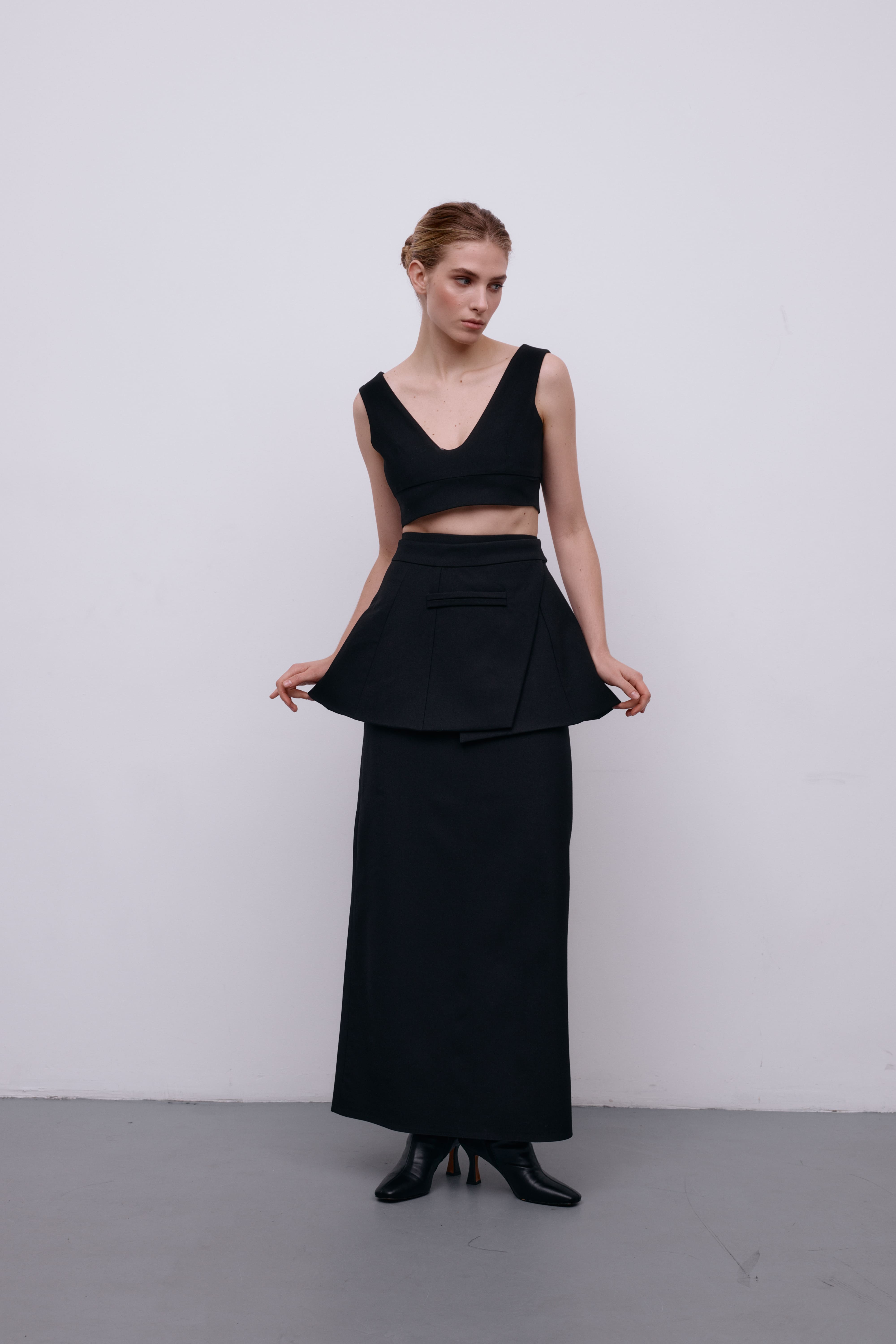 Flagman basque skirt in black