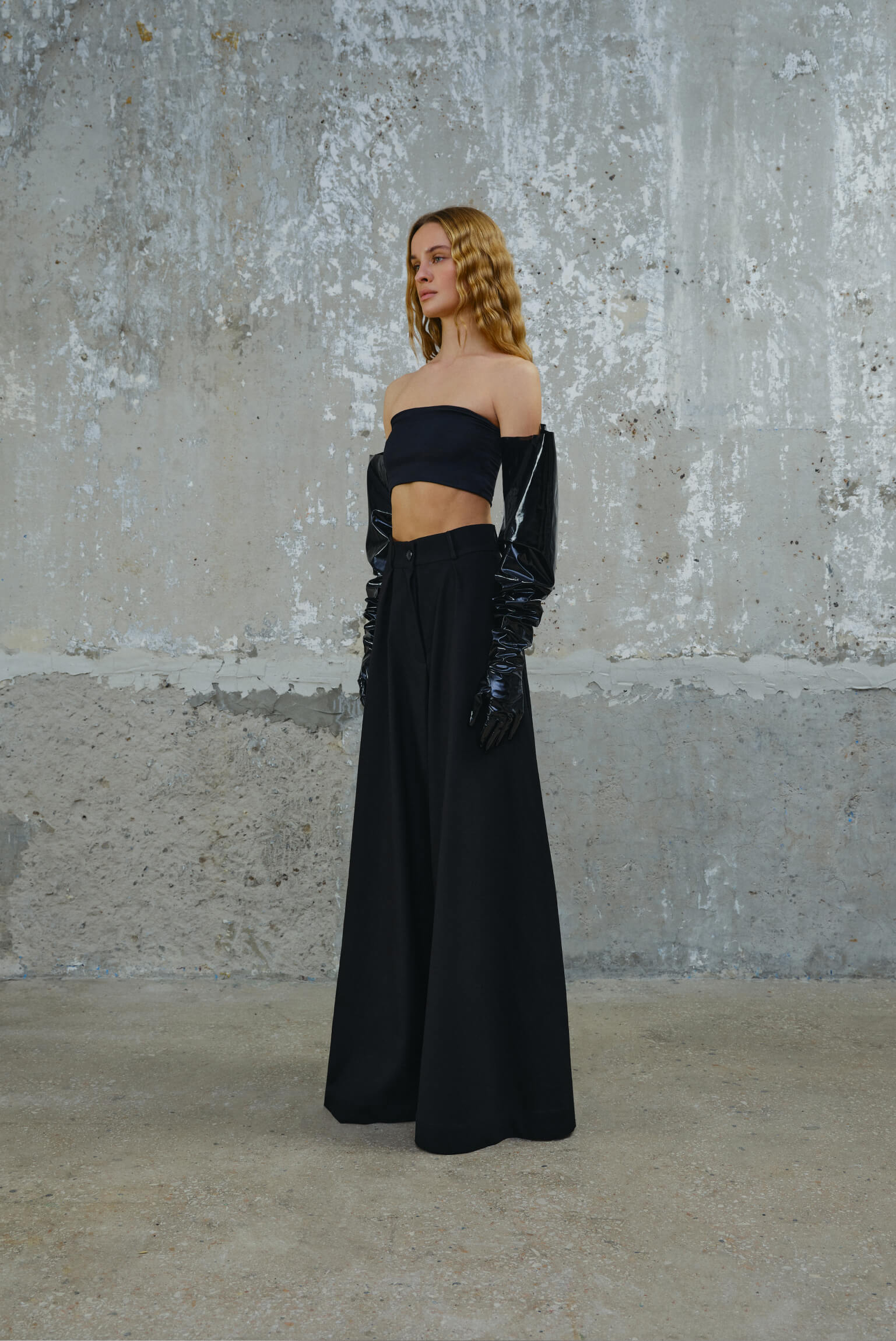 Black skirt-like trousers