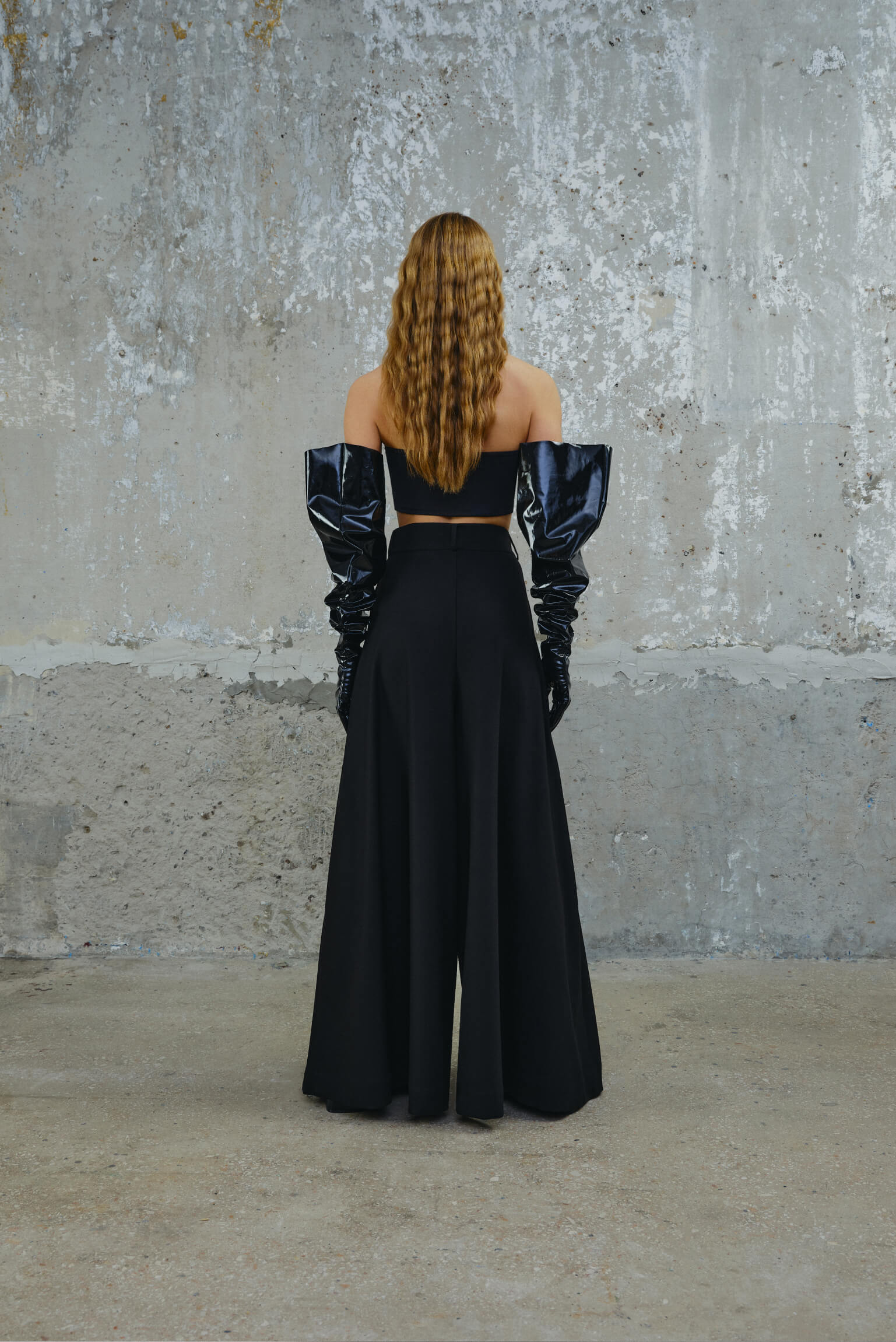 Black skirt-like trousers
